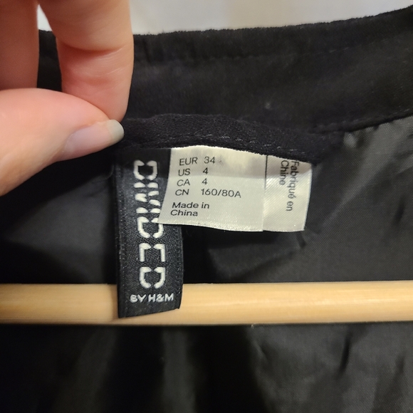 Black Fringe Open Style H&M Cropped Vest - Picture 3 of 4